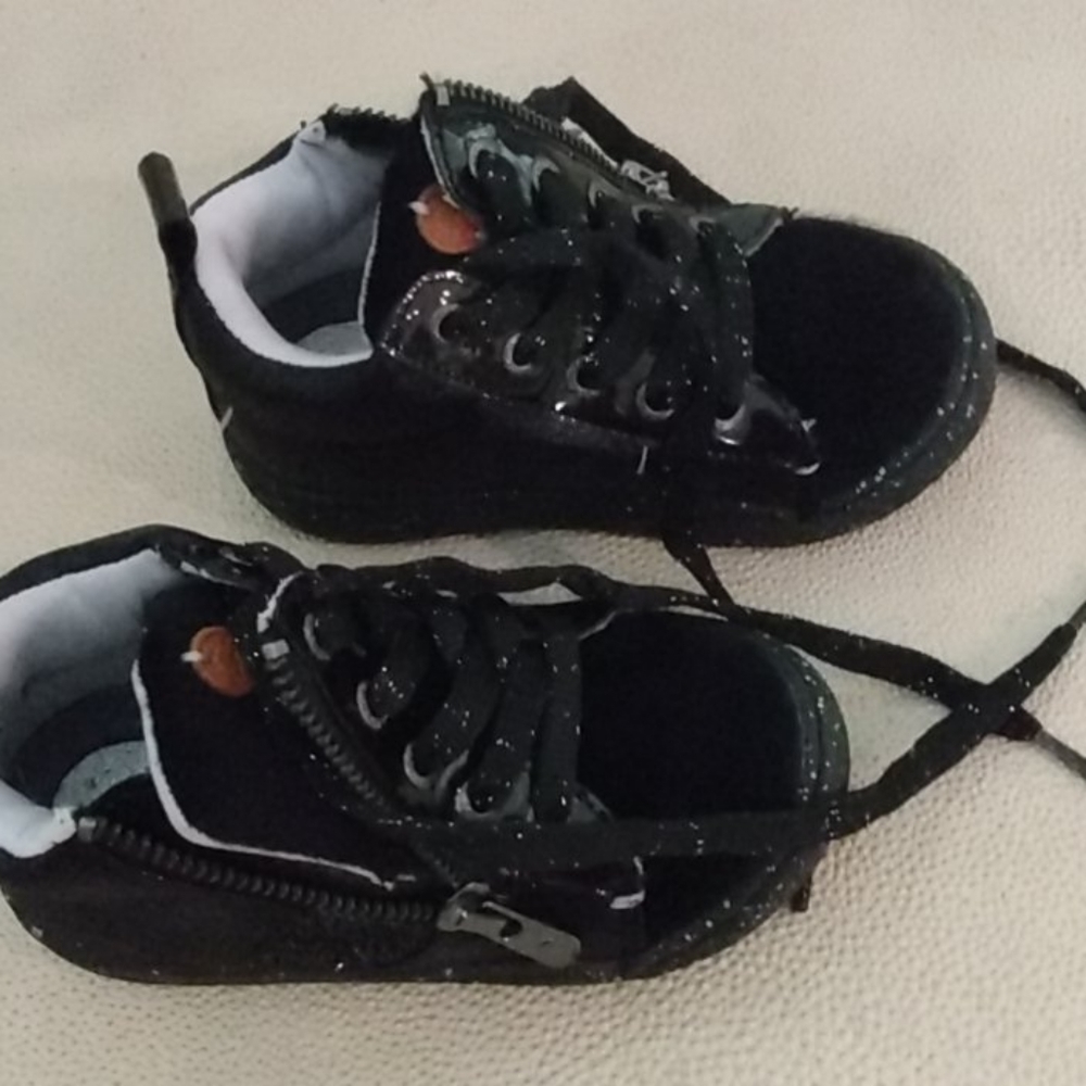 Shoes - Picture 2 of 7